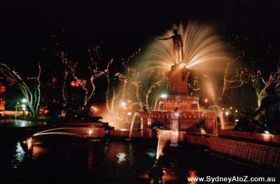 Archibald fountain by night